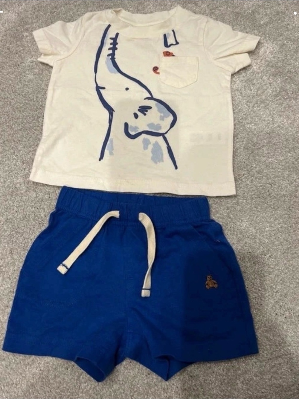 GAP Cream Short Sleeve Tee with Orange & Blue Fish Details